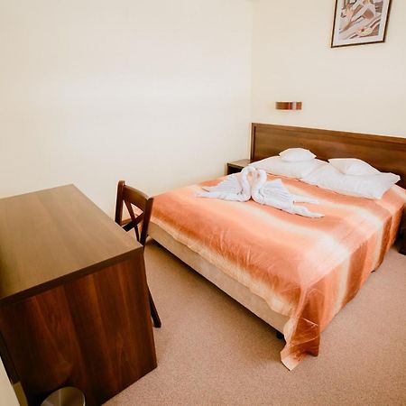 Hotel Domino Niemodlin Εξωτερικό φωτογραφία