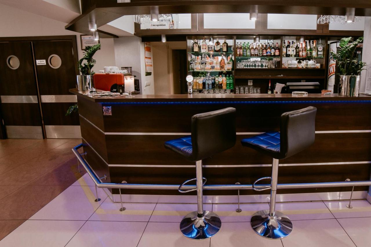 Hotel Domino Niemodlin Εξωτερικό φωτογραφία