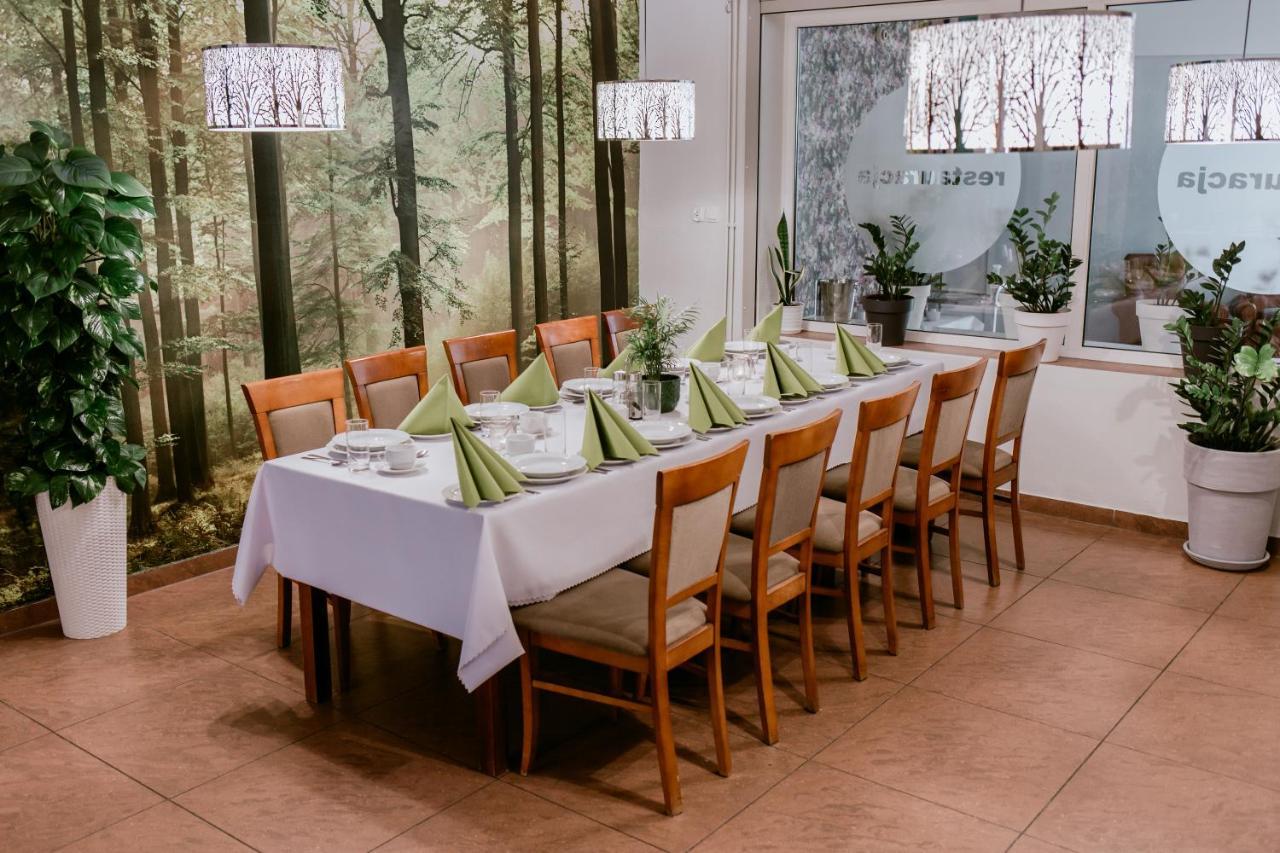 Hotel Domino Niemodlin Εξωτερικό φωτογραφία
