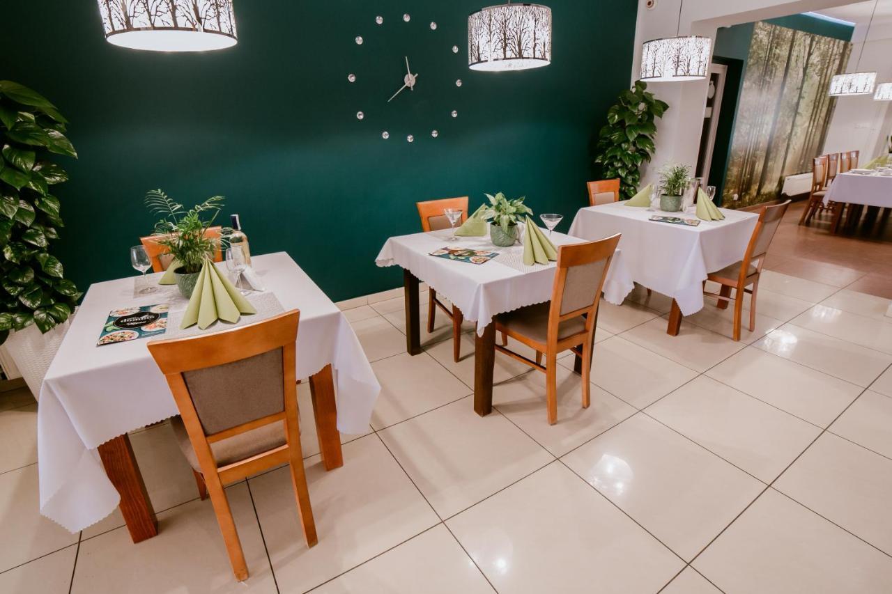 Hotel Domino Niemodlin Εξωτερικό φωτογραφία