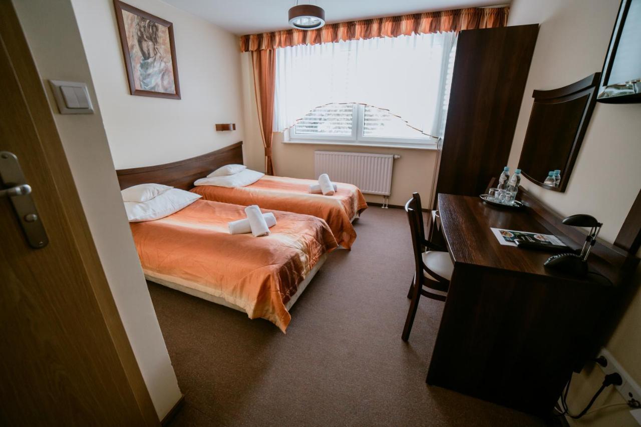 Hotel Domino Niemodlin Εξωτερικό φωτογραφία
