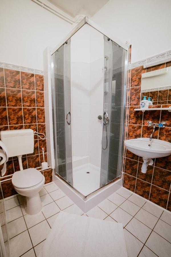 Hotel Domino Niemodlin Εξωτερικό φωτογραφία
